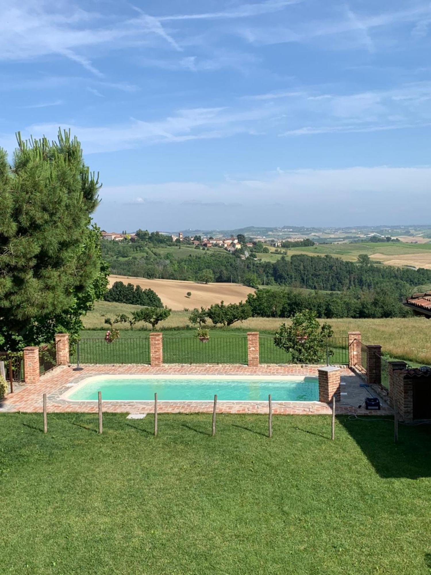 Azienda Agricola Garoglio Davide Alfiano Natta Exteriör bild